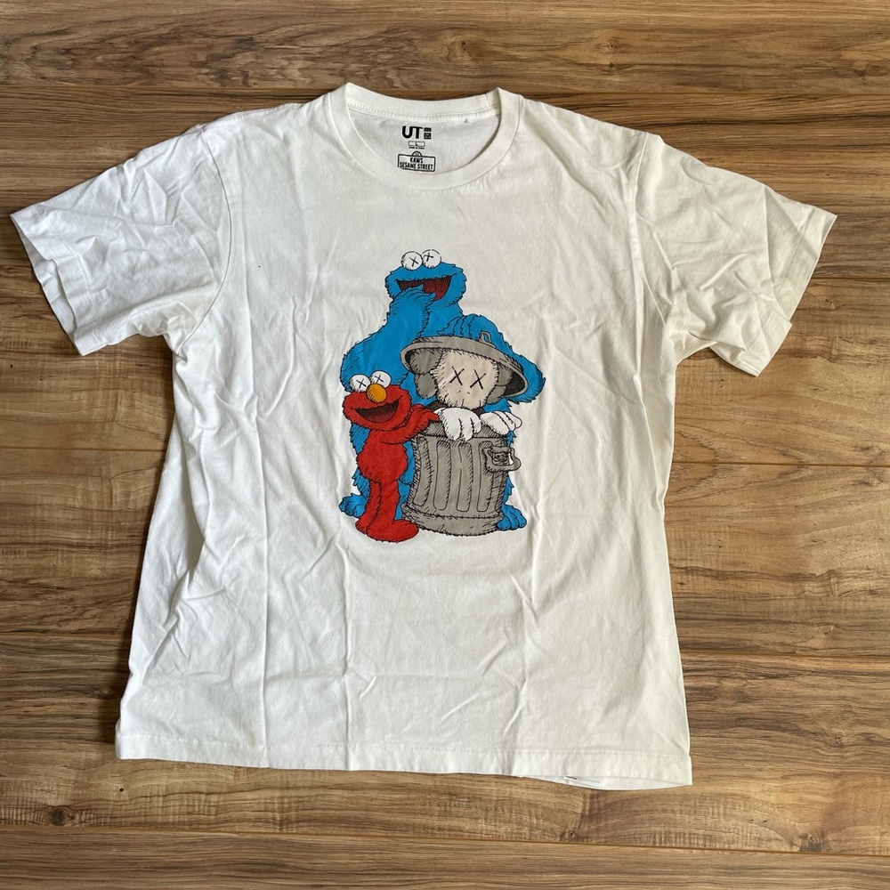 Uniqlo x kaws Sesame Street Elmo tee white